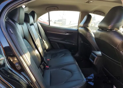 2020 Toyota Camry Le z USA, uszkodzony, nr VIN 4T1C11BK7LU002030